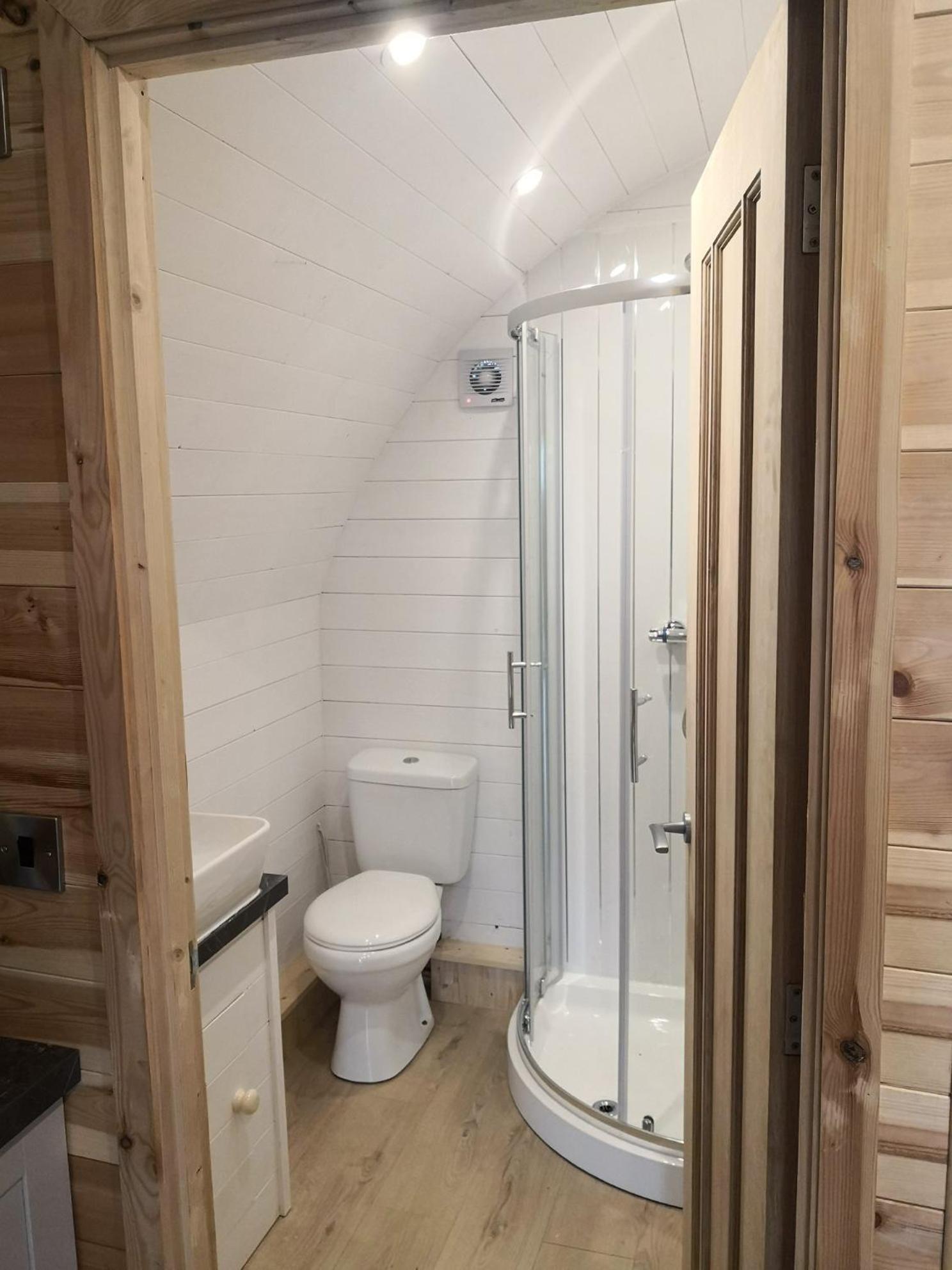 Pond View Pod 1 With Outdoor Hot Tub - Fife - Loch Leven - Lomond Hills Villa Kelty Buitenkant foto