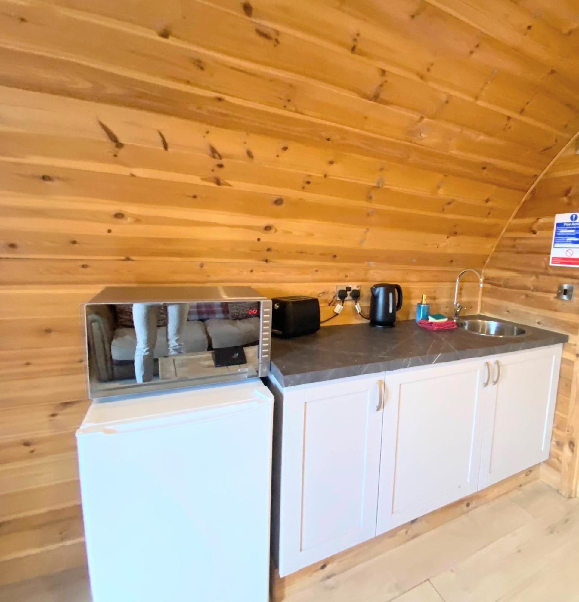 Pond View Pod 1 With Outdoor Hot Tub - Fife - Loch Leven - Lomond Hills Villa Kelty Buitenkant foto
