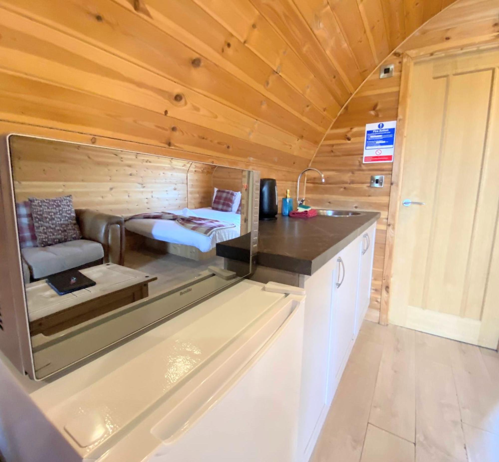 Pond View Pod 1 With Outdoor Hot Tub - Fife - Loch Leven - Lomond Hills Villa Kelty Buitenkant foto
