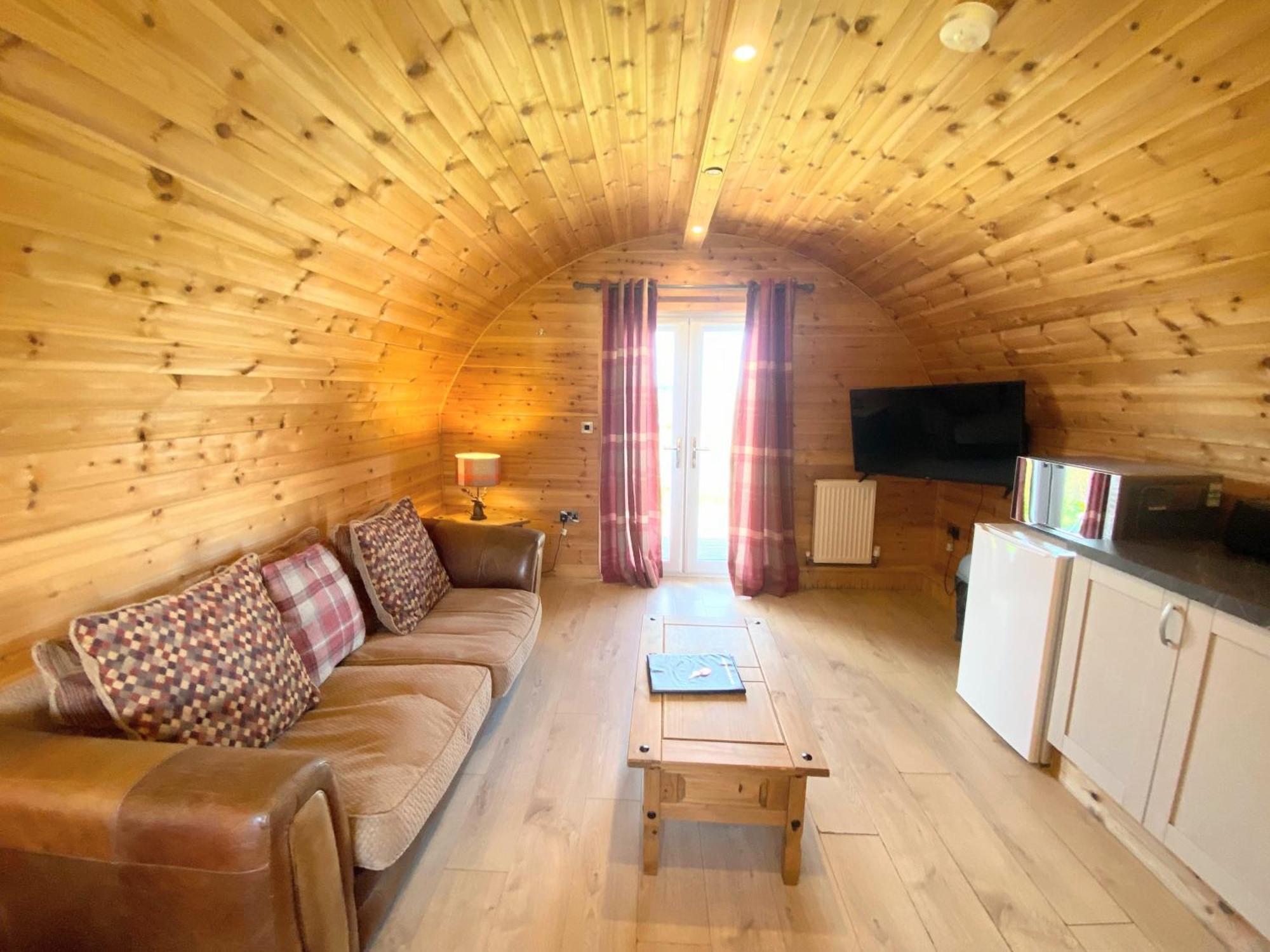 Pond View Pod 1 With Outdoor Hot Tub - Fife - Loch Leven - Lomond Hills Villa Kelty Buitenkant foto
